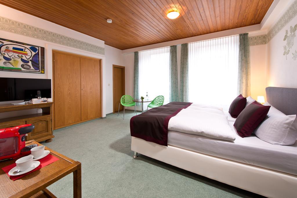 Ellenzer Goldbaeumchen Hotell Exteriör bild