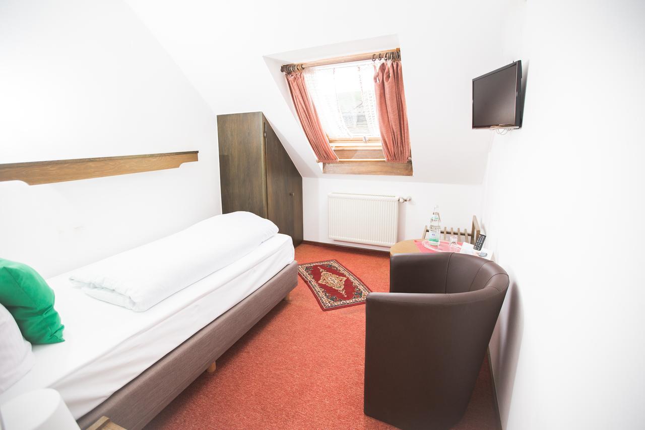 Ellenzer Goldbaeumchen Hotell Exteriör bild