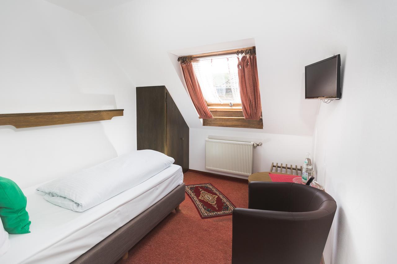 Ellenzer Goldbaeumchen Hotell Exteriör bild