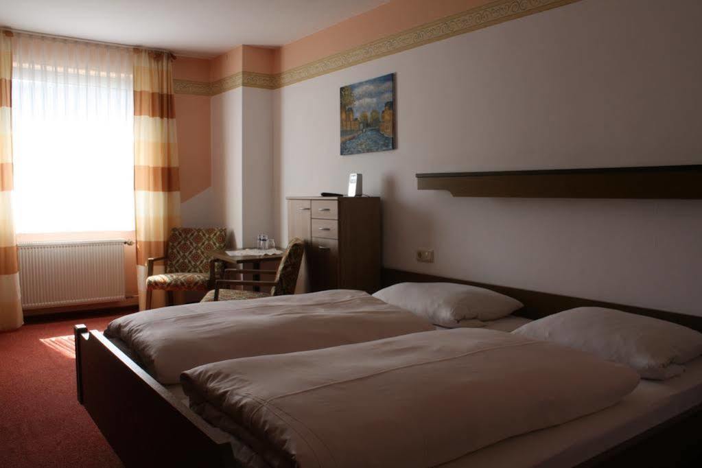 Ellenzer Goldbaeumchen Hotell Exteriör bild
